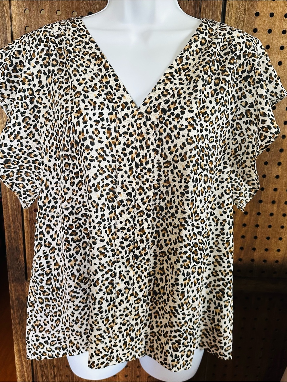 Sanctuary Leopard Print V-Neck Blouse in Cream and Tan Size S
